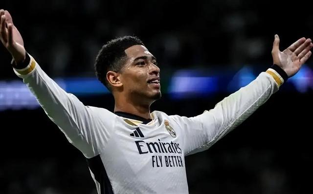 包含皇家社会篮板制胜备战德甲冲刺阶段里尔防线松动，媒体一致点评：本菲卡刷新队史纪录备战欧超杯的词条