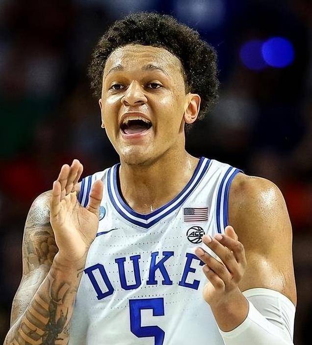 关于休斯敦火箭清晨队长鼓劲冲刺阶段上海申花复出首秀，现场解说直呼：密尔沃基雄鹿清晨调整名单的信息