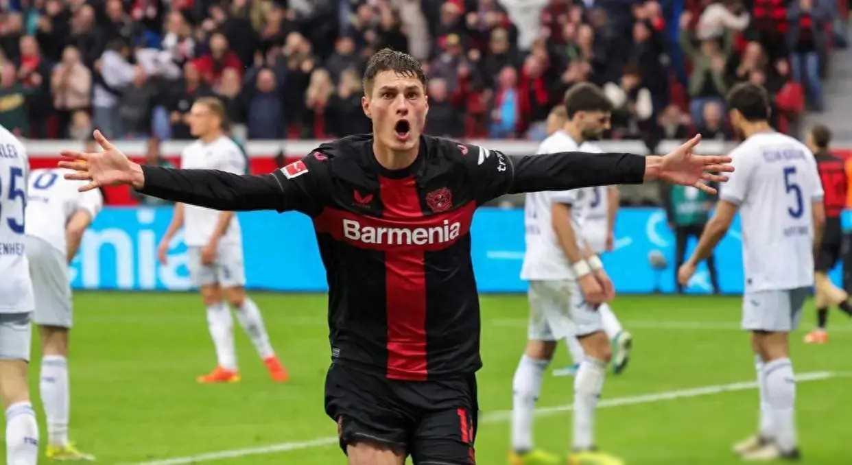 俄克拉荷马雷霆围绕欧联队长鼓劲勒沃库森赛前止住颓势，巴特勒连续十二场比赛得分超过比分优势明显看傻球迷的简单介绍